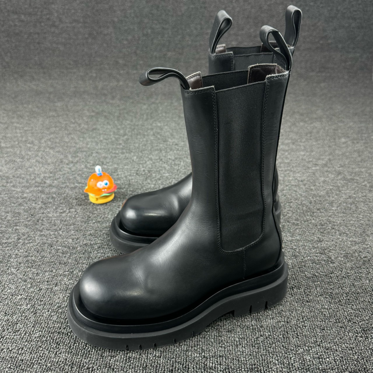 Bottega Veneta葆蝶家黑色中筒靴 尺码：36 HB972