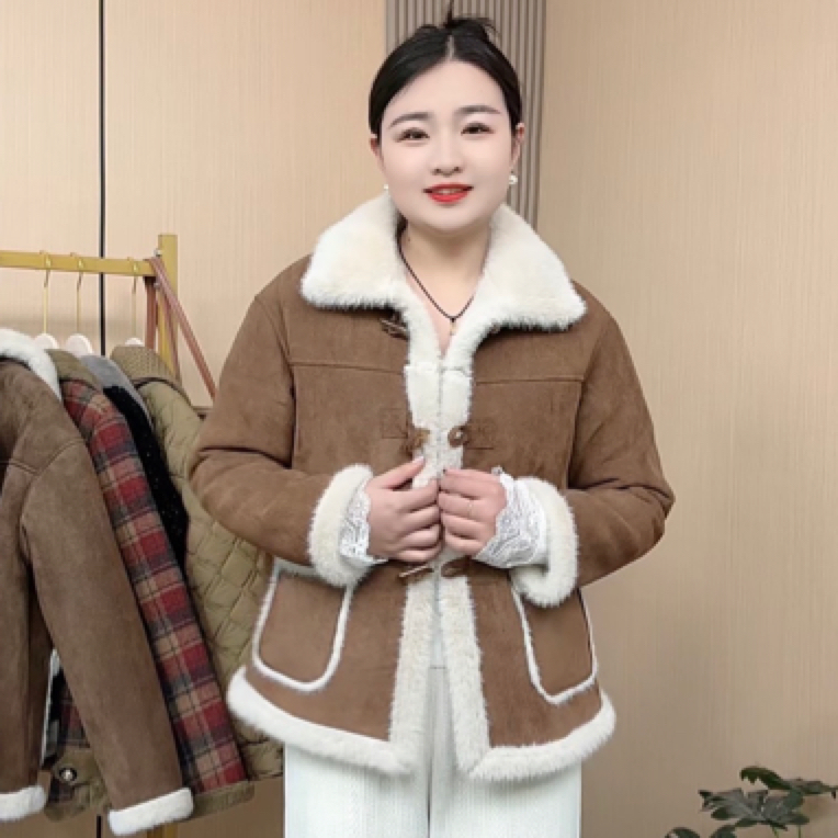 冬季女长袖翻领短外套宽松型休闲女装保暖短款服装