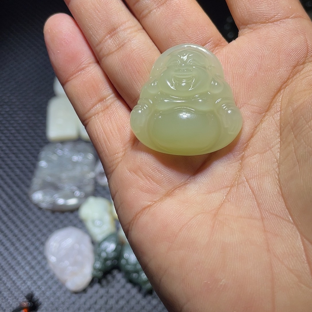 见***齐和田玉未镶嵌颈饰