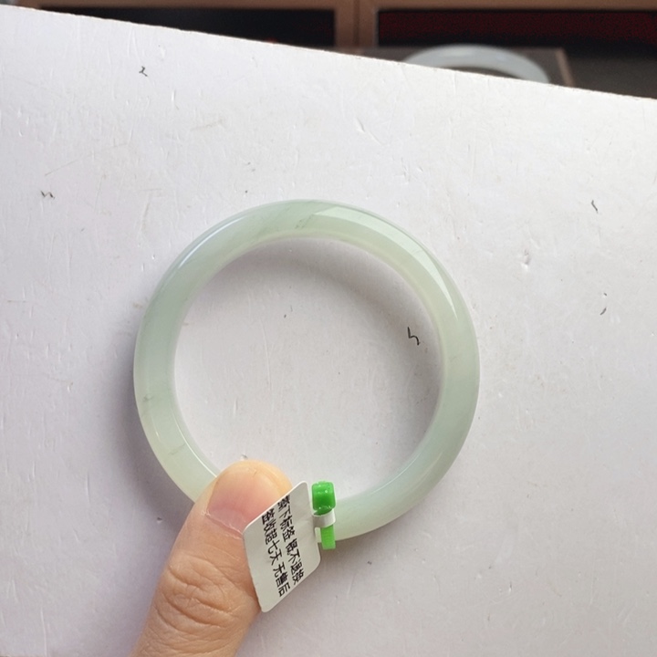 l***y石英质玉未镶嵌手镯