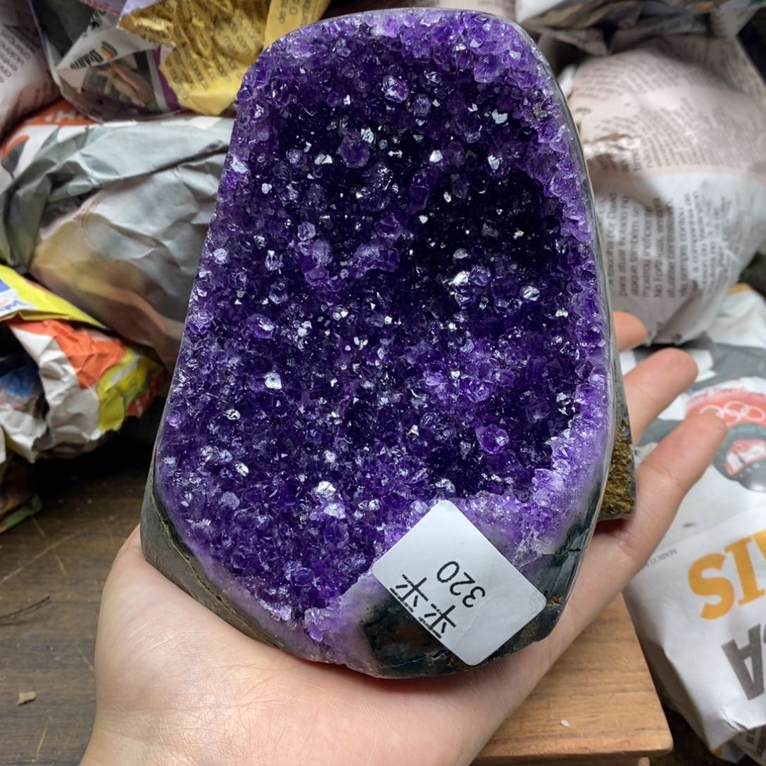 紫晶乌拉圭未镶嵌