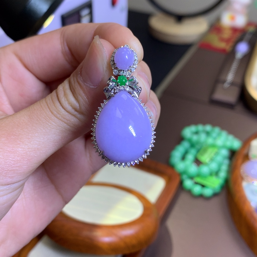 翡翠18K金镶嵌颈饰翡翠