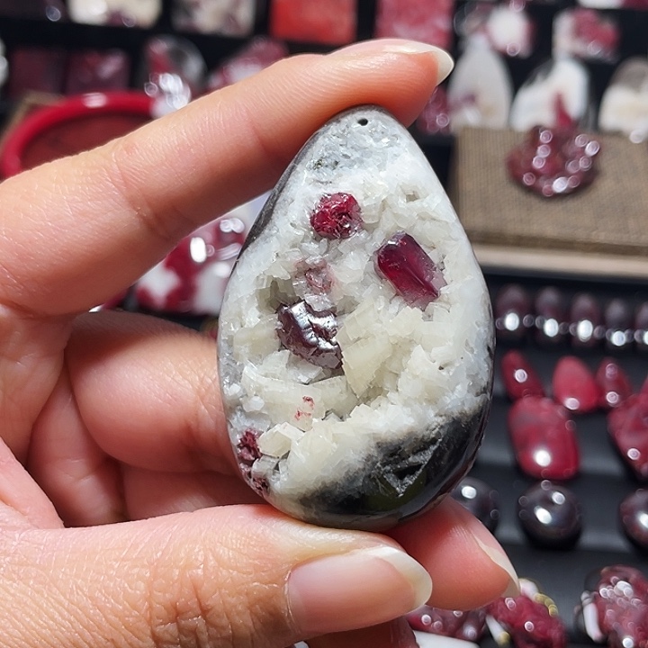 天然辰砂聚宝盆晶体吊坠