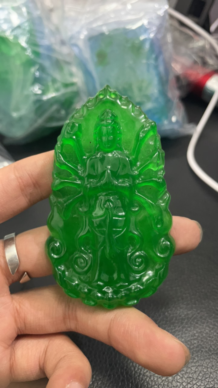  490  千手观音吊坠牌