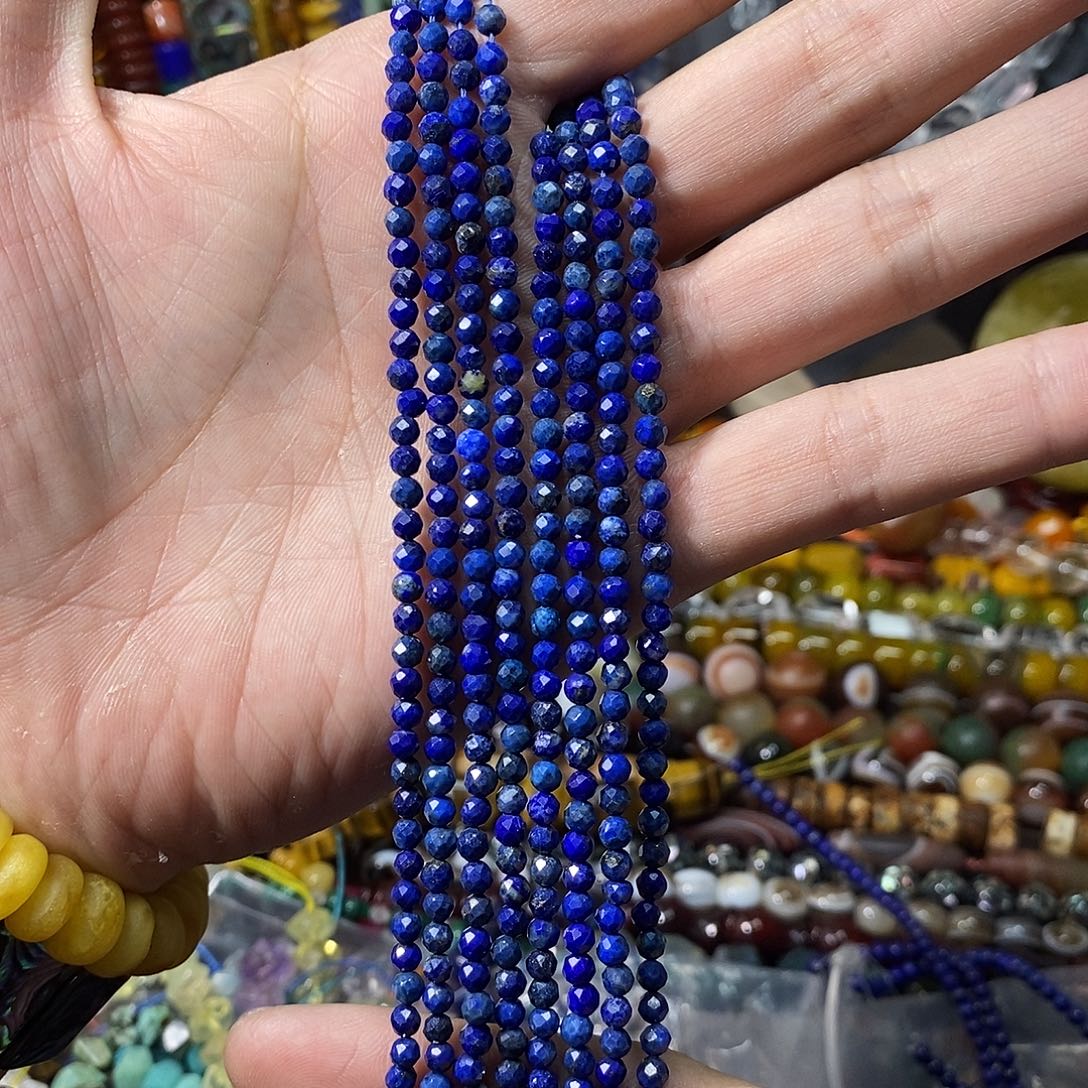 石英质玉未镶嵌，天然原矿青金切面4mm，