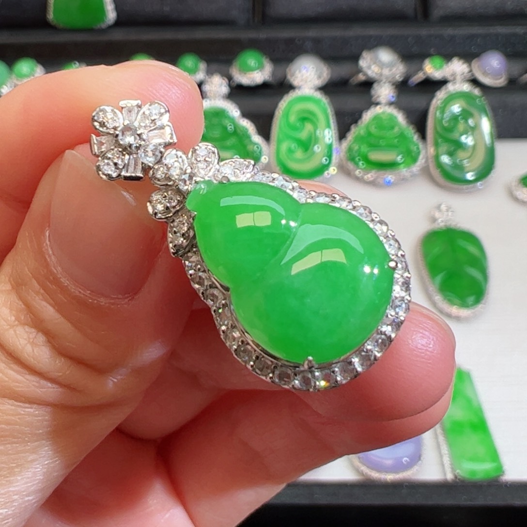 翡翠吊坠(不含链)18K金镶嵌