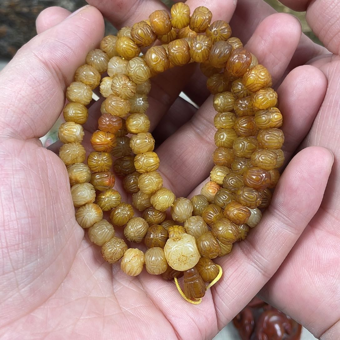 未镶嵌和田玉（糖玉）挂件爱**玉