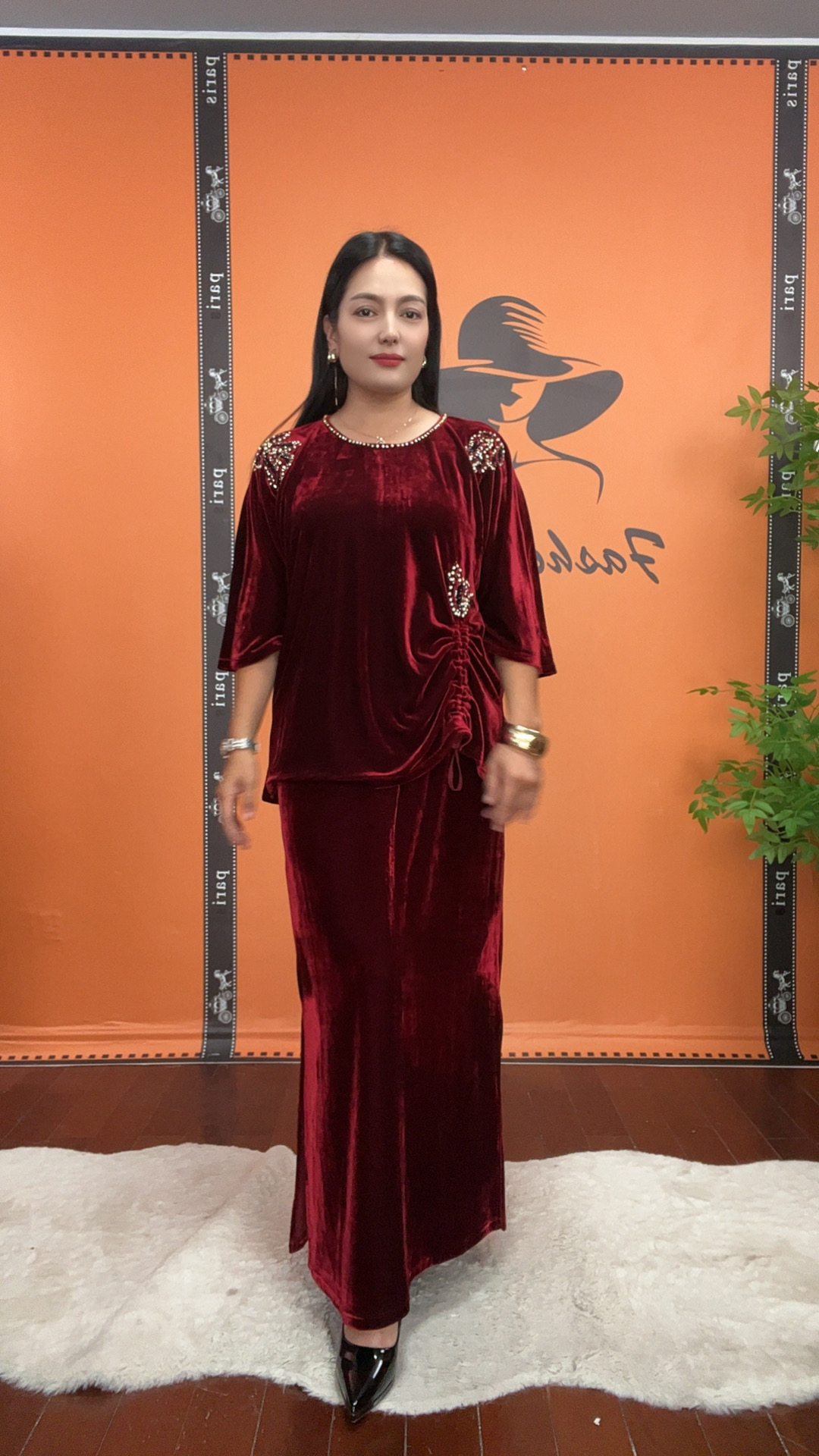 高级时尚丝绒套装纯欲风洋气显瘦烫钻上衣开叉半身裙两件套女大码