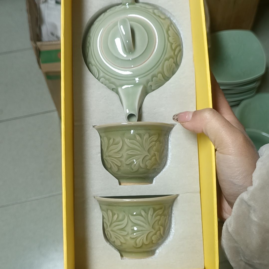 耀州窑青瓷牡丹一帆风顺茶壶微瑕1件