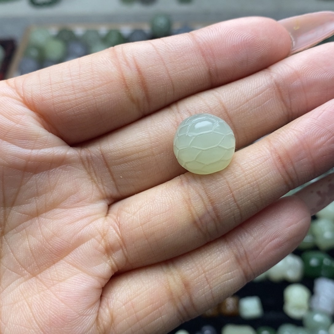 煎****和田玉未镶嵌颈饰