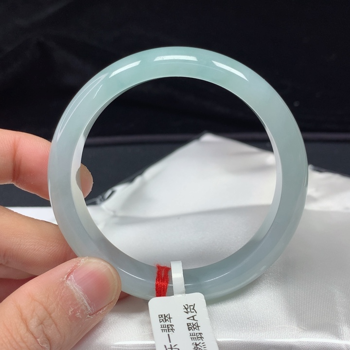 翡翠手镯（圆镯）未镶嵌55