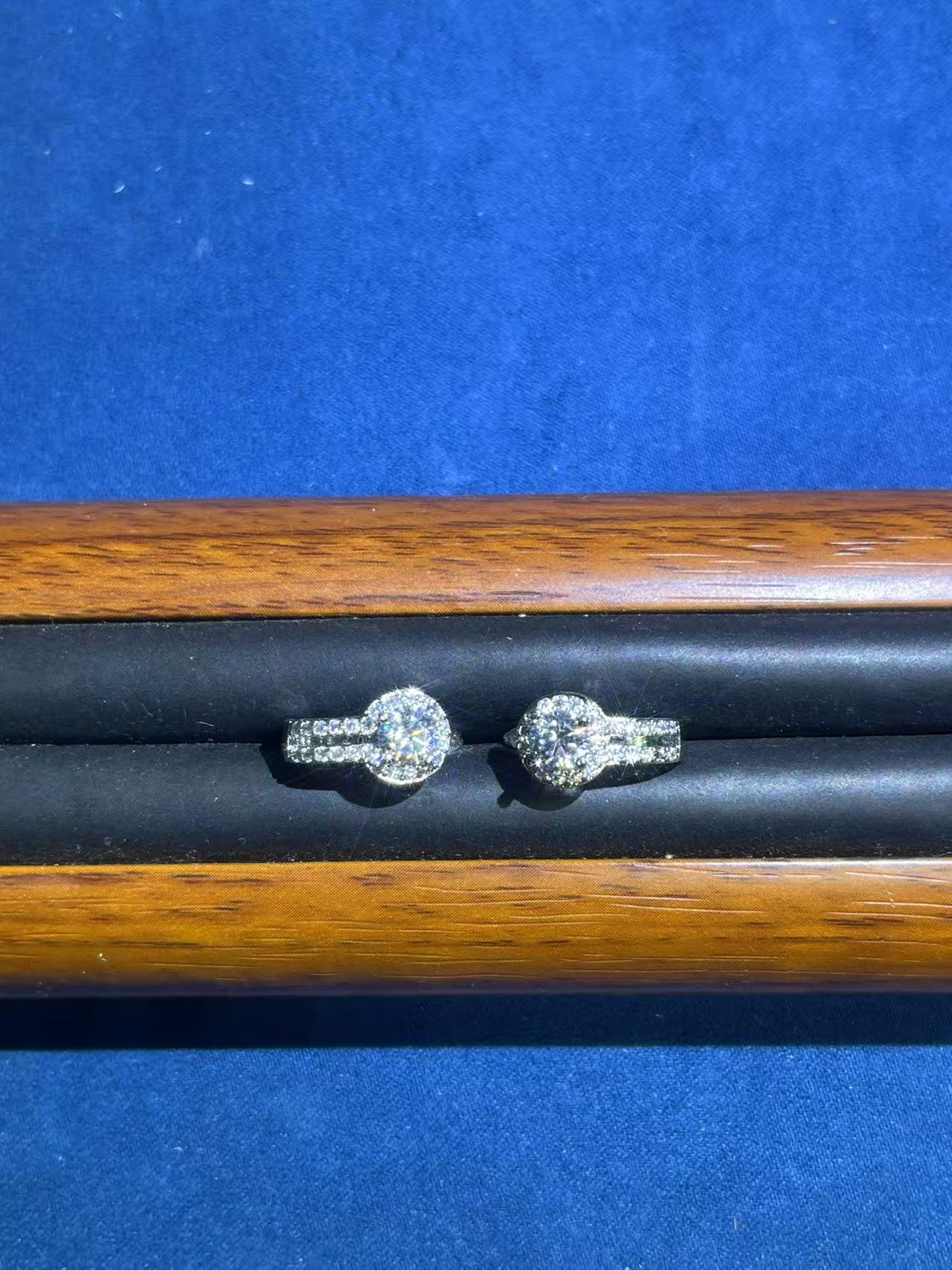 a1922白色双排圆包耳扣多样性发货