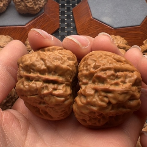 文玩核桃把件随**为边40左右