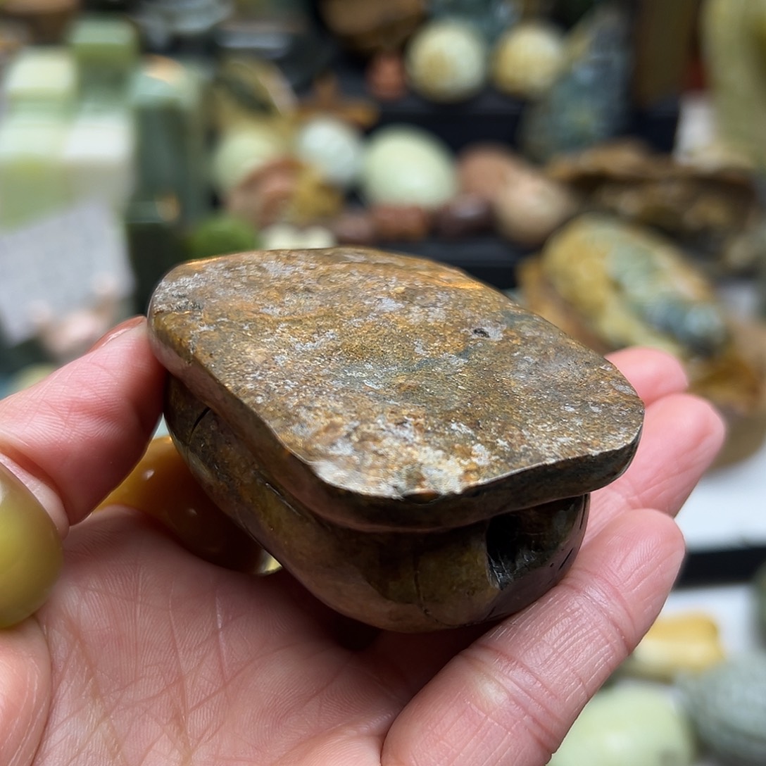 岫岩河磨玉（透闪石质玉）未镶嵌颈饰河磨玉富甲手玩