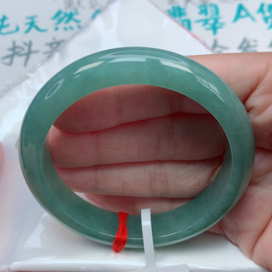 翡翠手镯未镶嵌56.8圈 油青底 完整度高