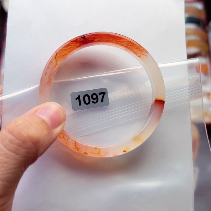 玛瑙/玉髓手镯微瑕未镶嵌波**喔