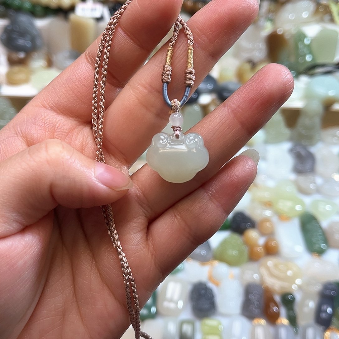 和田玉吊坠(赠链)未镶嵌?*?