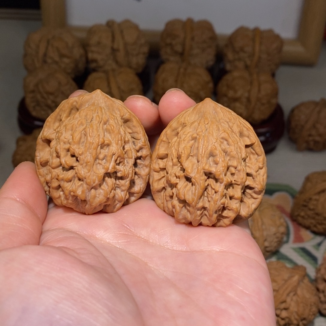 文玩核桃把件40尺麦穗虎头