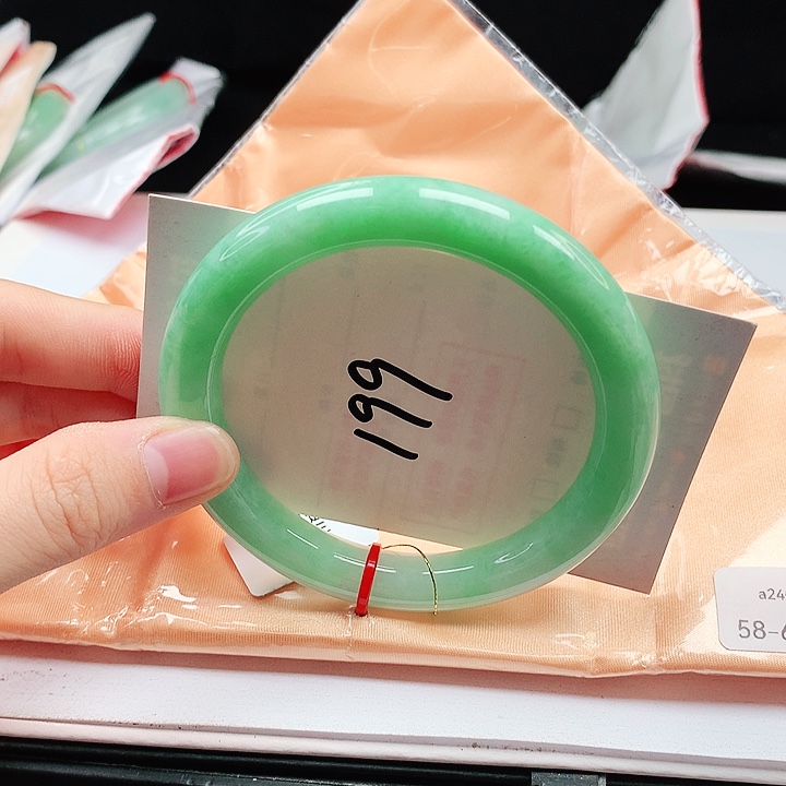 翡翠手镯（圆镯）未镶嵌缅甸天然a货手镯58