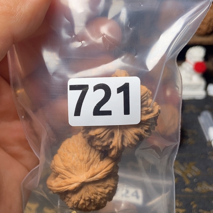 文玩核桃吊坠阿白狮子