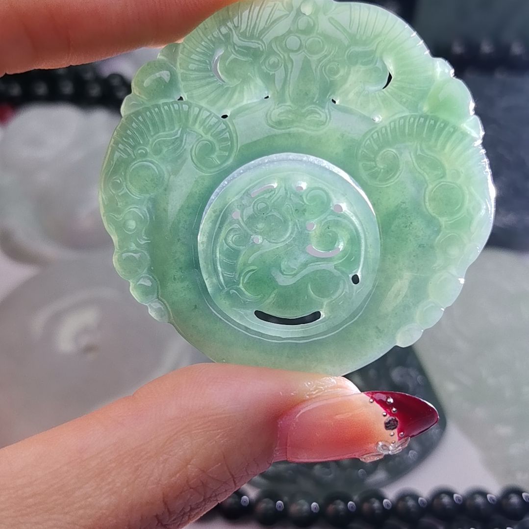 翡翠颈饰未镶嵌天然的A货翡翠多样性发货