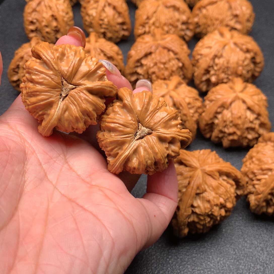 T***4手串/手链核桃白狮子三棱