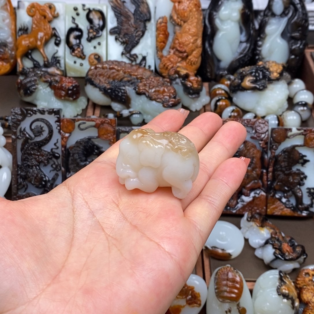 颈饰未镶嵌和田玉