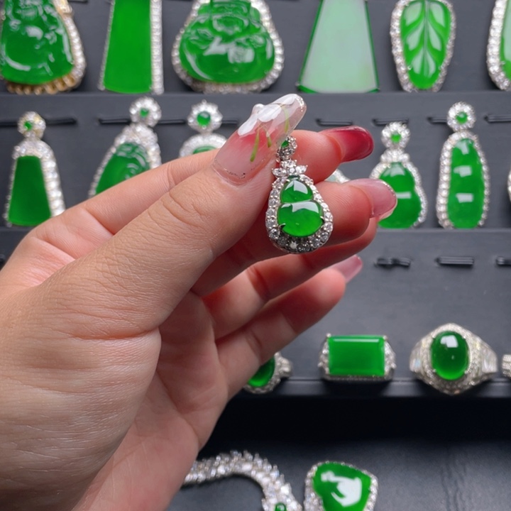 翡翠颈饰银S925镶嵌翡翠吊坠