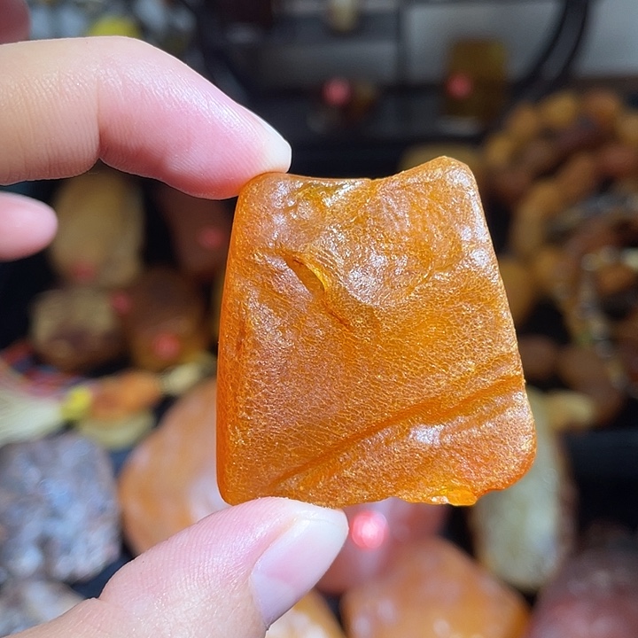 琥珀未镶嵌珠宝奇石香腊吊坠随型