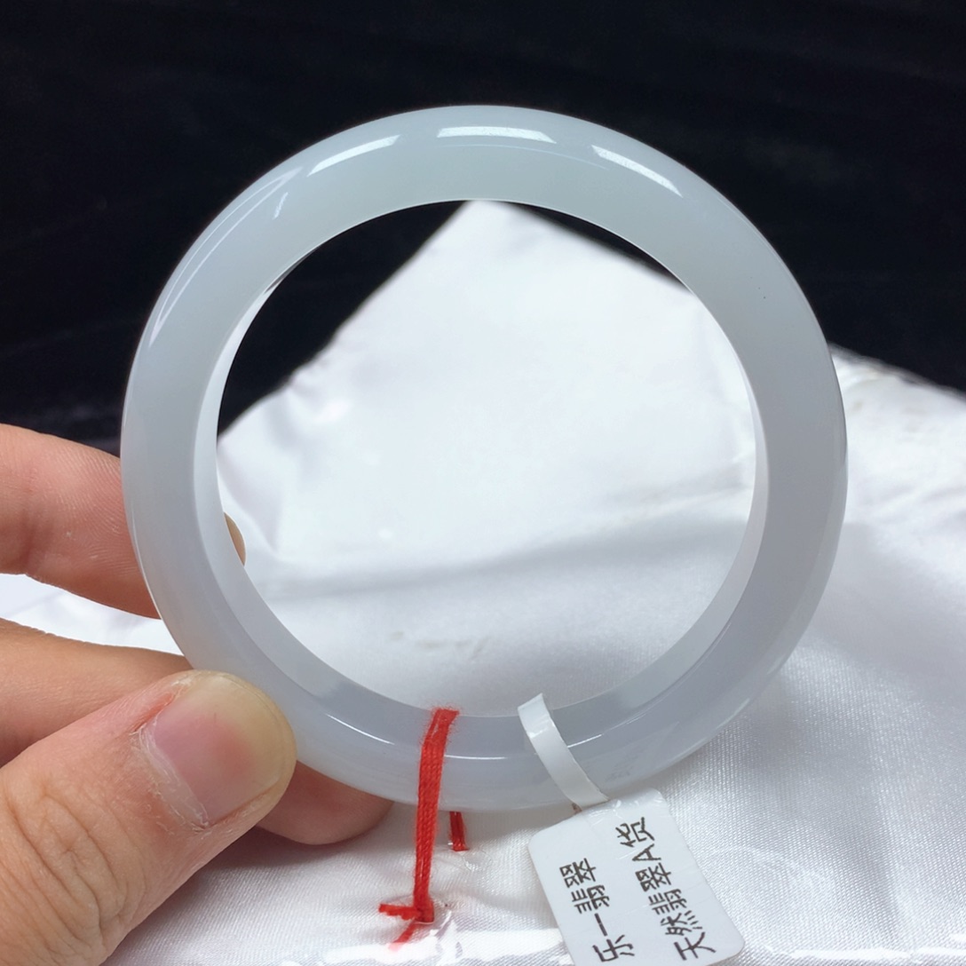 翡翠手镯（圆镯）未镶嵌55.8