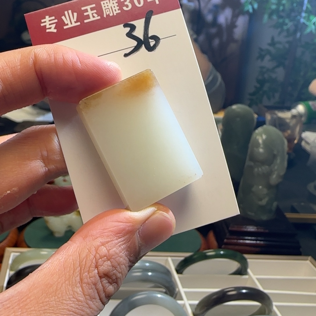 A***a和田玉未镶嵌颈饰