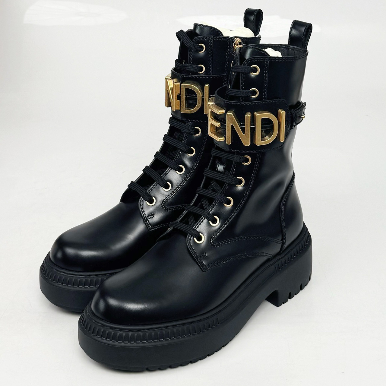 36码/Fendi/芬迪 金属logo马丁靴/全新/jm07912