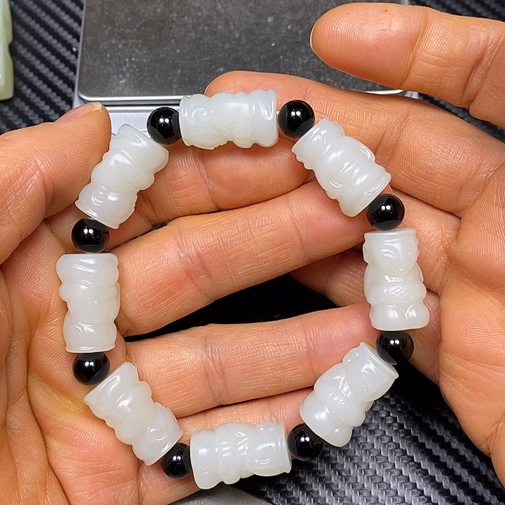 颈饰未镶嵌和田玉印****)