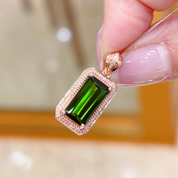 3.51ct 18k金镶嵌碧玺吊坠 3950