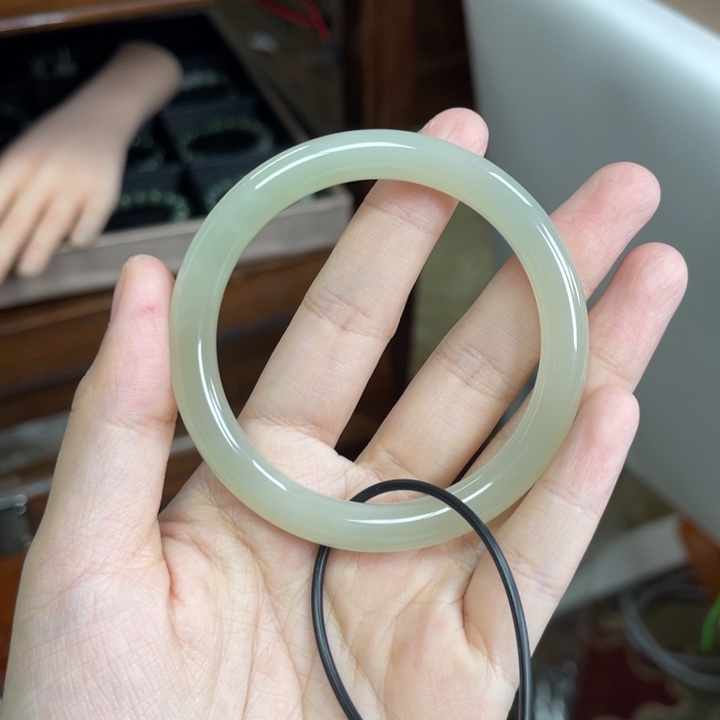 和田玉未镶嵌手镯56