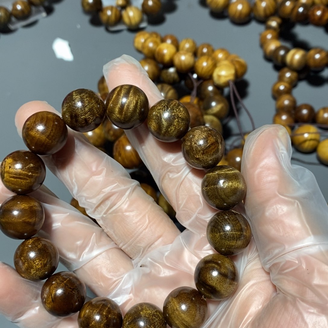 金丝楠牛***油小叶1.5手串微瑕