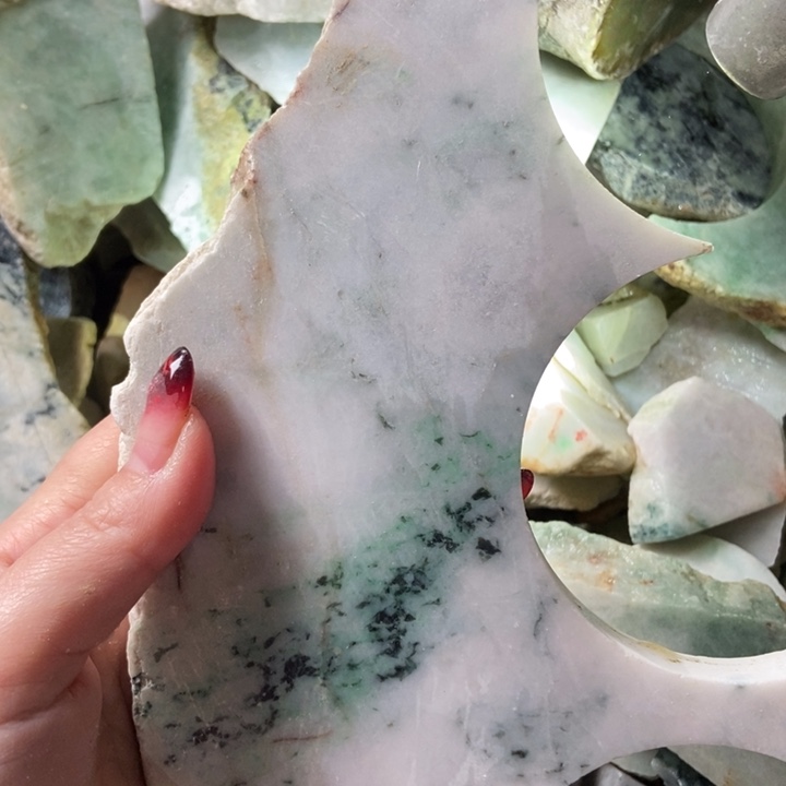 翡翠颈饰未镶嵌天然翡翠