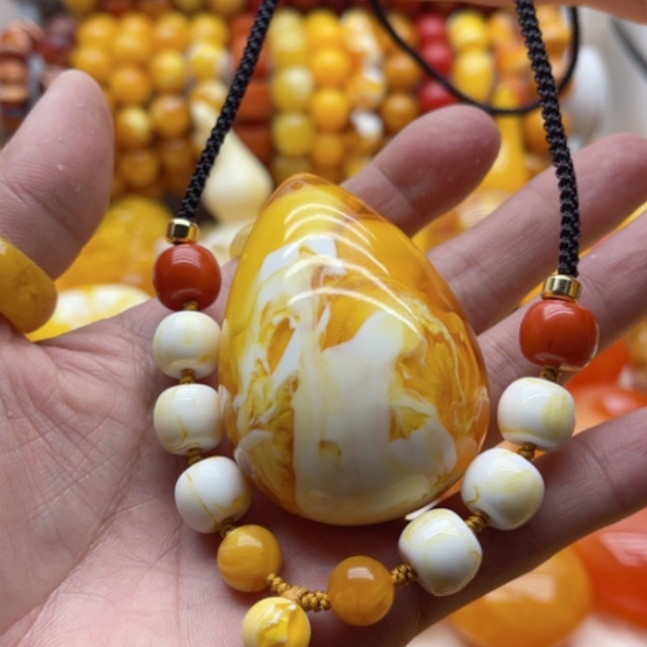 【闪购商品】树脂制品四*草蜜蜡项链水滴