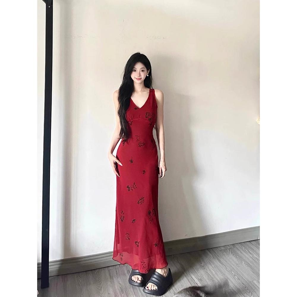 包臀纯欲红色印花吊带修身子女收腰气质垂感度假风背心长裙夏季