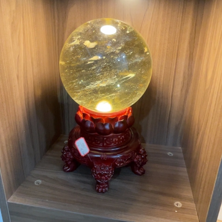 迟***头石材黄水晶球17斤带精美底座
