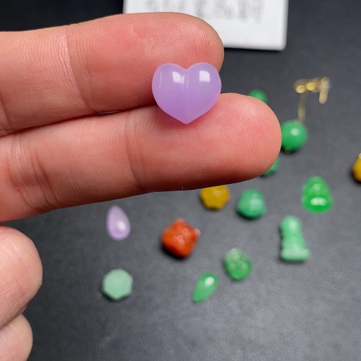 翡翠未镶嵌颈饰挂件