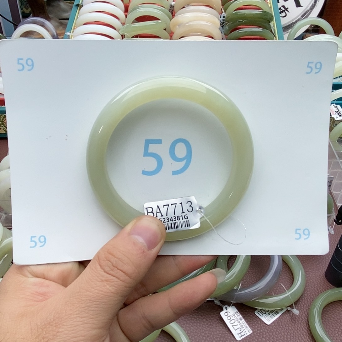 和田玉手镯未镶嵌