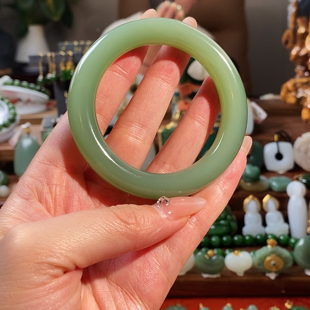 信***未镶嵌手镯和田玉