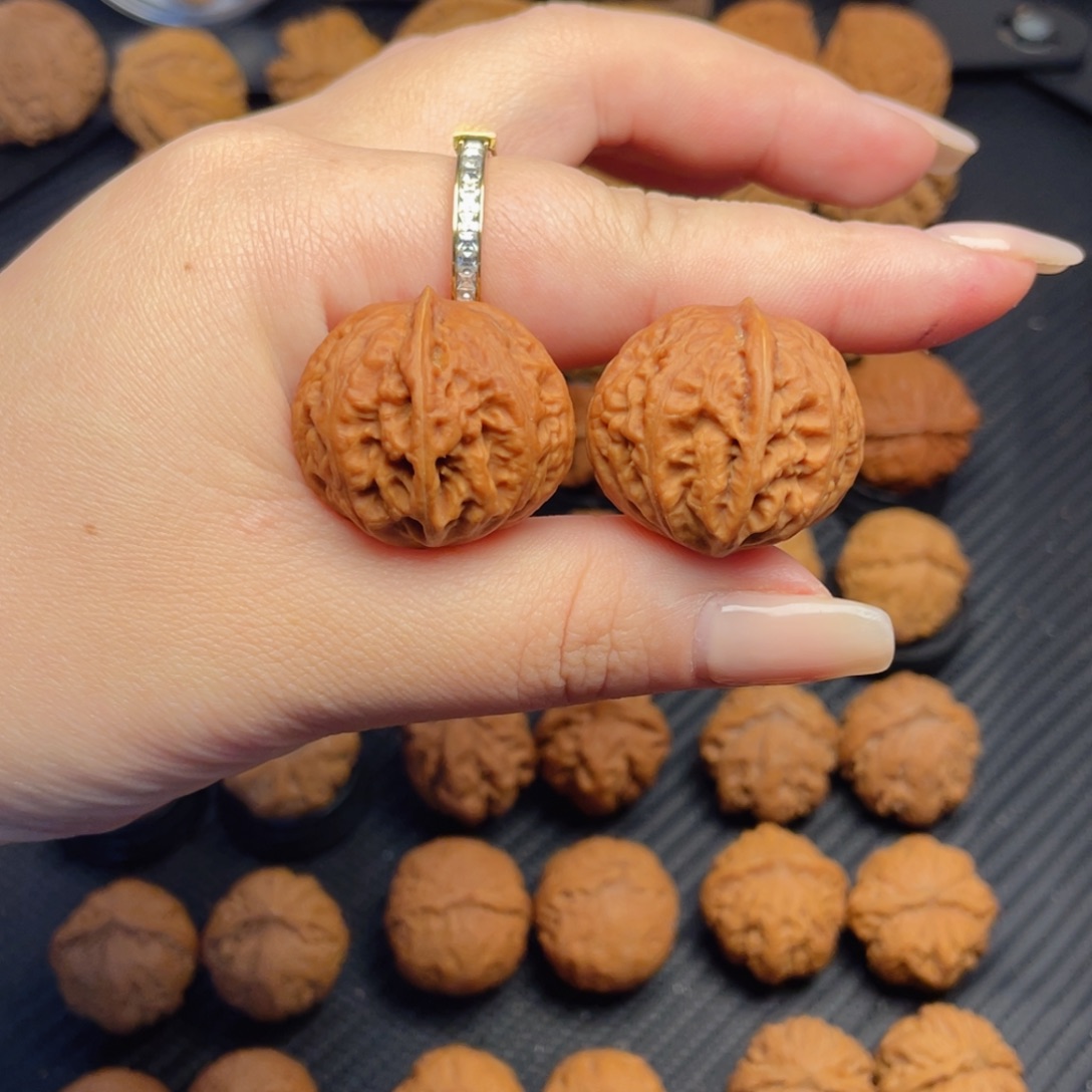 把件文玩核桃粉皮小元宝