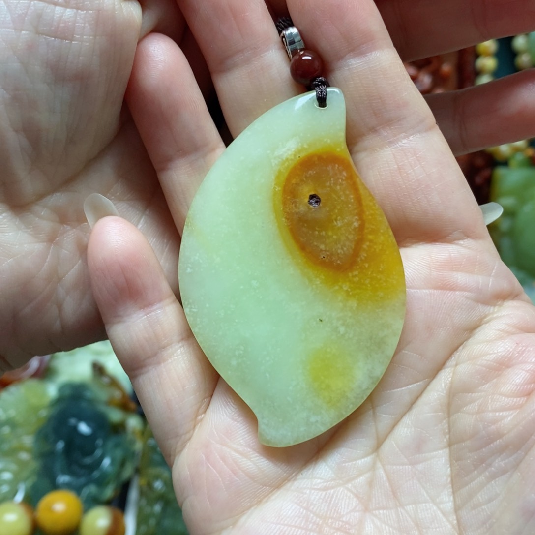 岫玉吊坠(赠链)未镶嵌