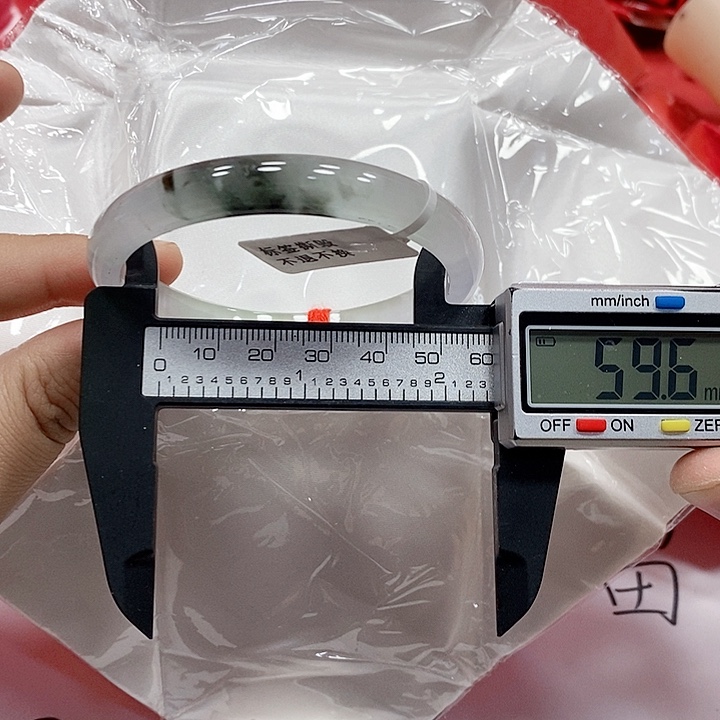 翡翠手镯未镶嵌260