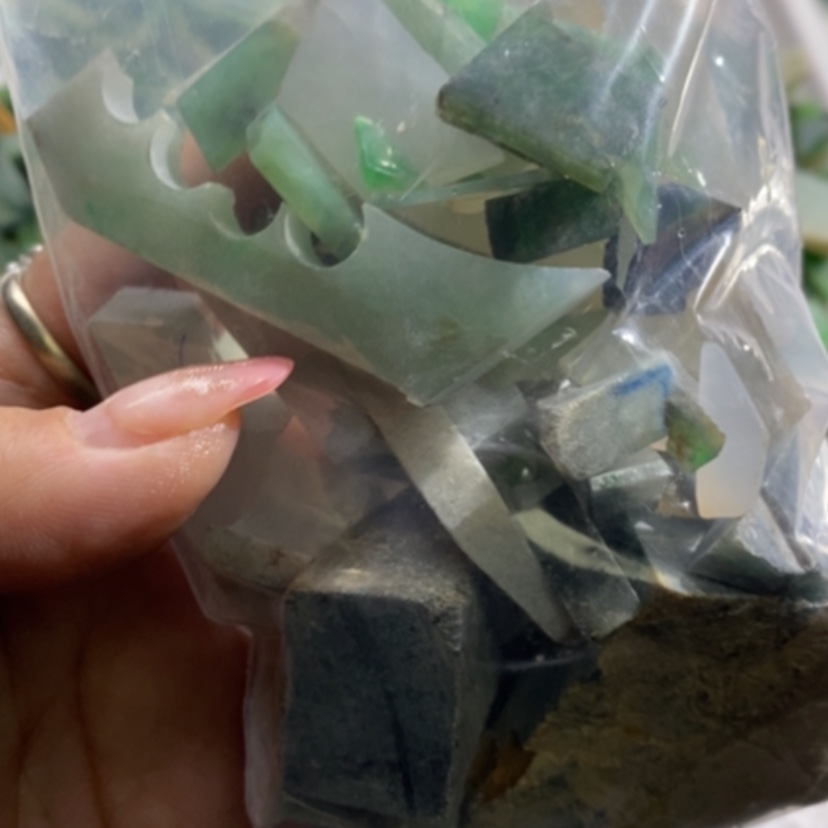 【闪购商品】翡翠挂件未镶嵌史*姆