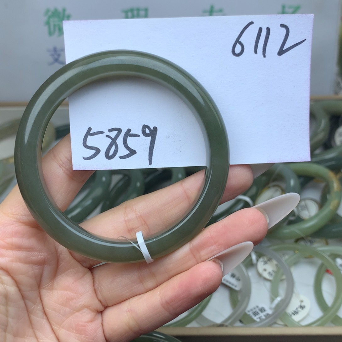 未镶嵌手镯和田玉。****。