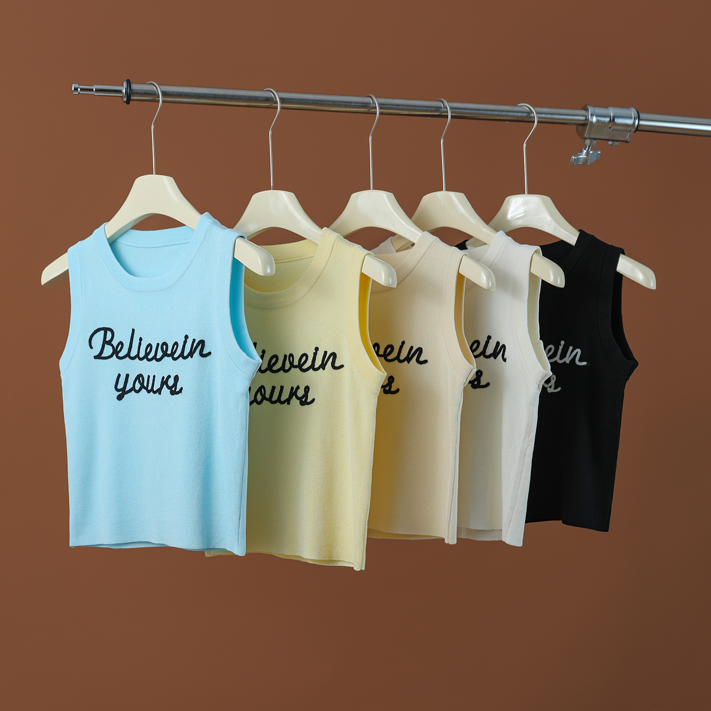 98751 轻薄凉爽不闷热！夏季简约时尚百搭外穿无袖针织字母背心