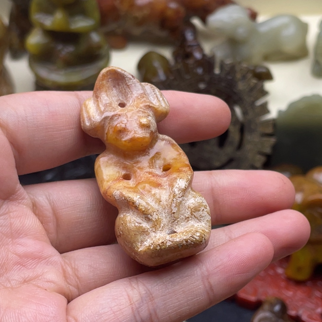 蛇纹石玉未镶嵌颈饰